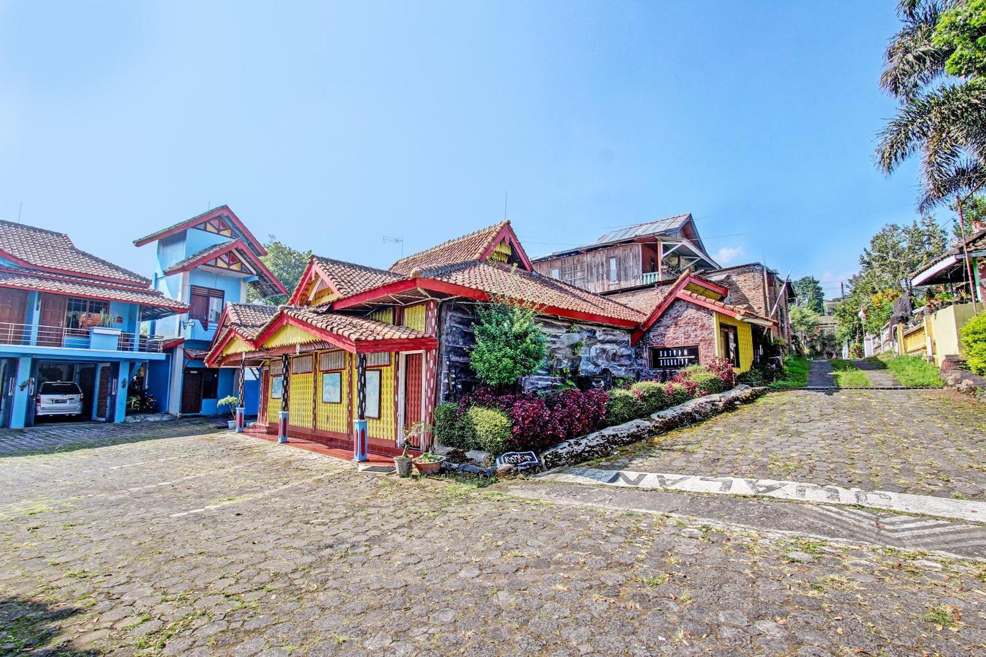 Готель Capital O 91644 Loka Hause Салатіга Екстер'єр фото